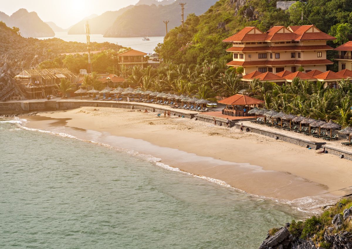 Bãi biển Cát Cò 1 và sức hút khó cưỡng giữa lòng đảo Cát Bà