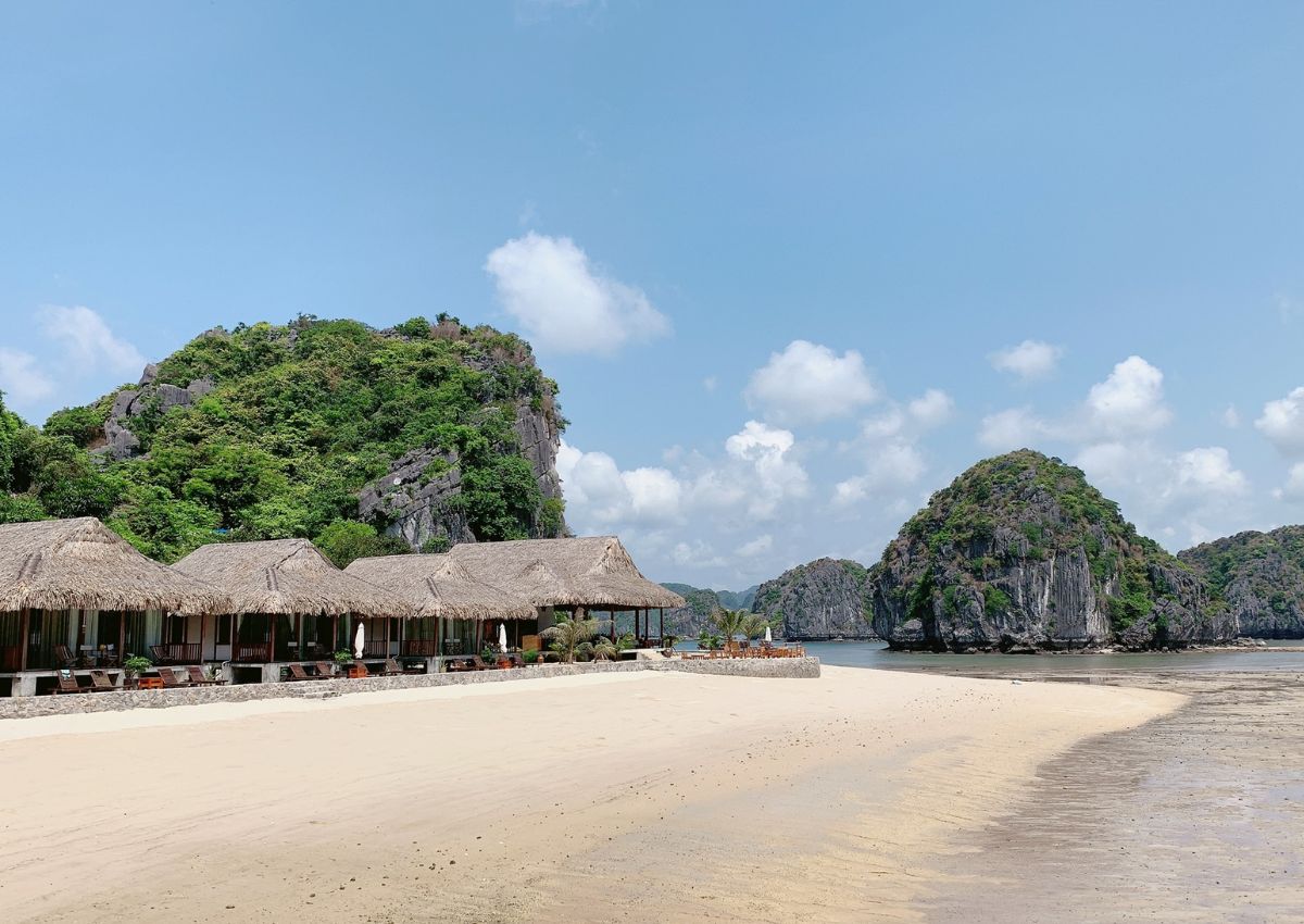 Bãi biển Cát Cò 1 và sức hút khó cưỡng giữa lòng đảo Cát Bà