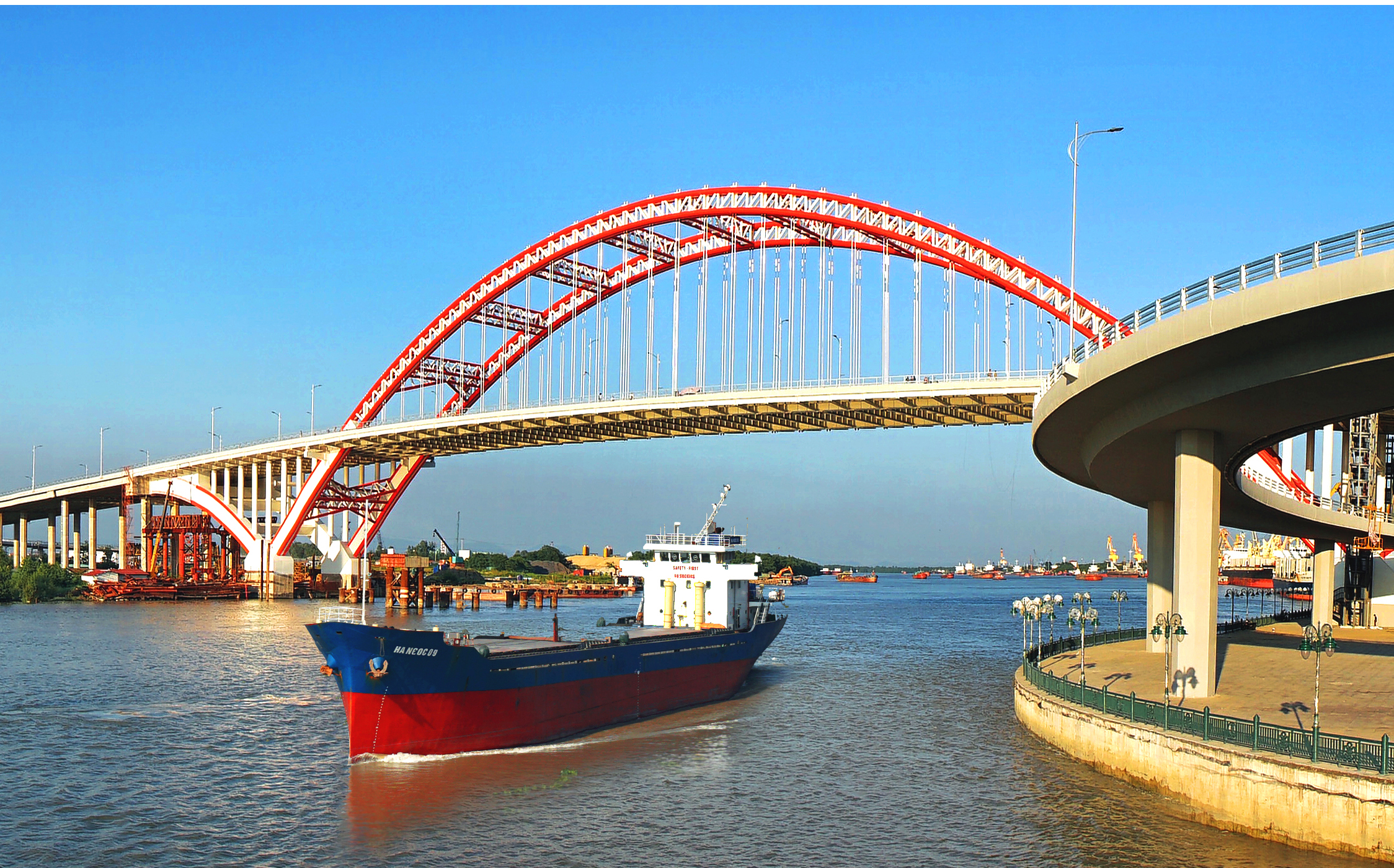 Cầu Hoàng Văn Thụ: Biểu Tượng Kiến Trúc Mới Bên Dòng Sông Cấm