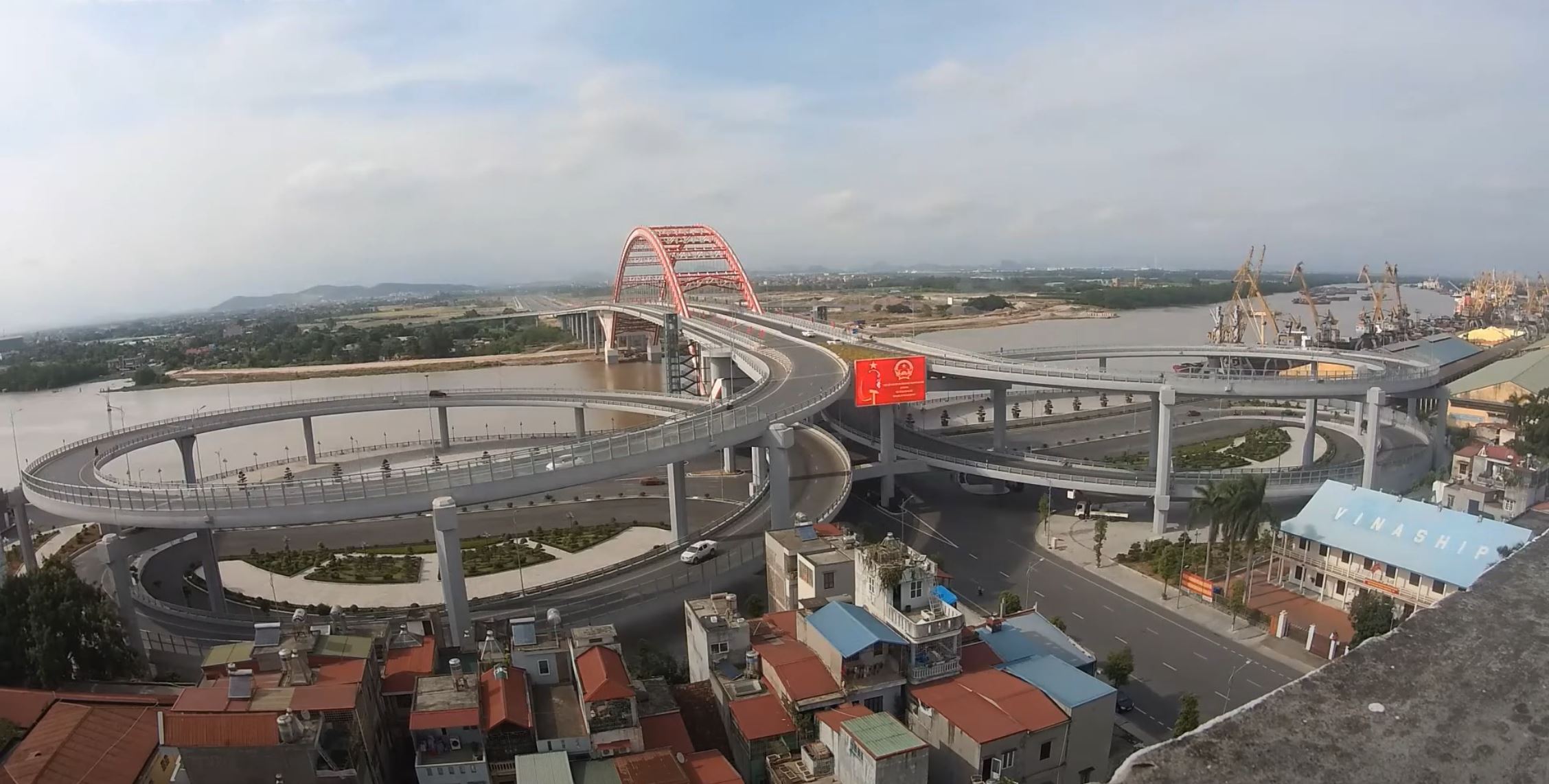 Cầu Hoàng Văn Thụ: Biểu Tượng Kiến Trúc Mới Bên Dòng Sông Cấm