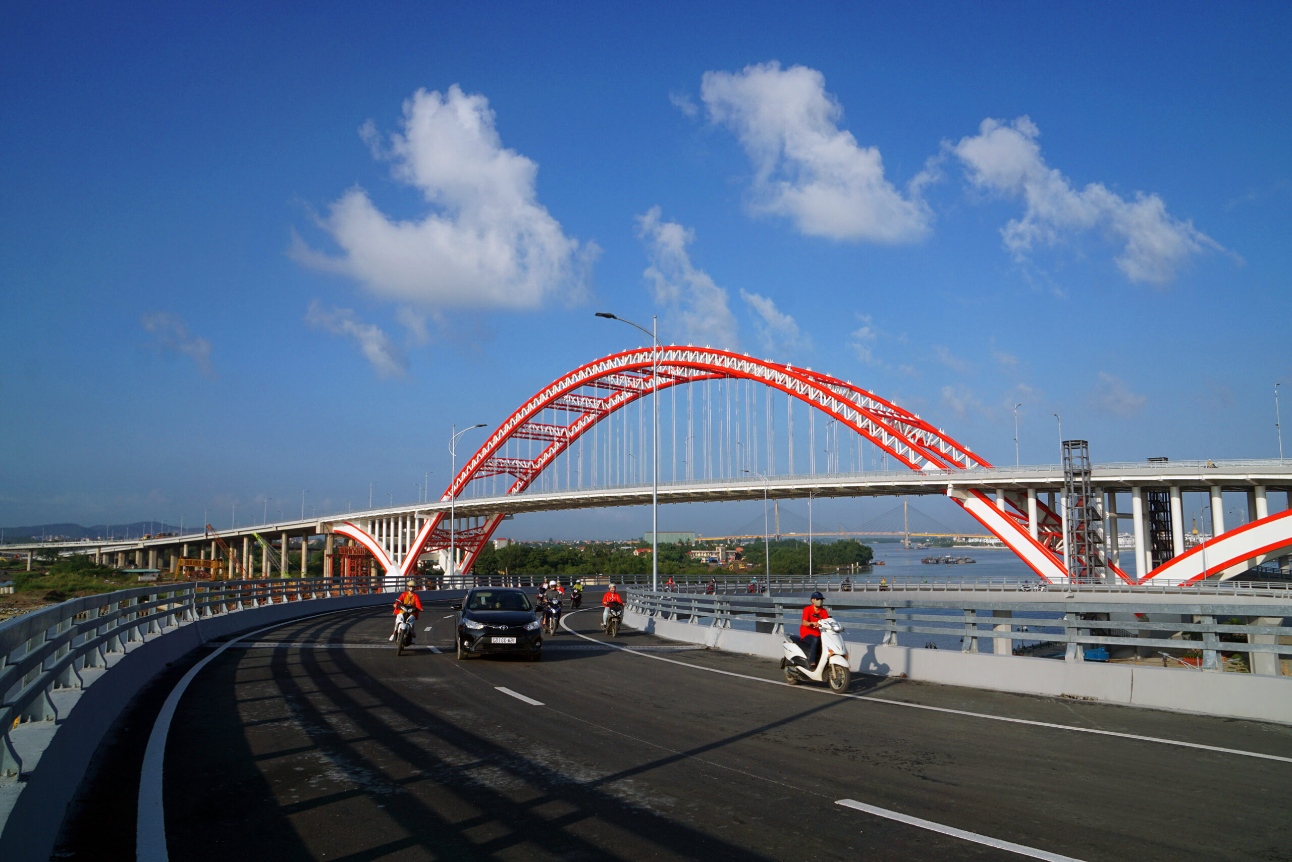 Cầu Hoàng Văn Thụ: Biểu Tượng Kiến Trúc Mới Bên Dòng Sông Cấm