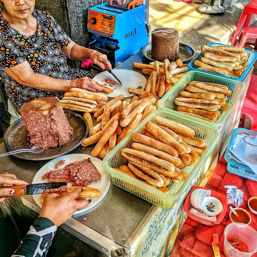 Bánh mì que cay Hải Phòng – Hương vị đường phố làm nên ký ức du lịch khó quên