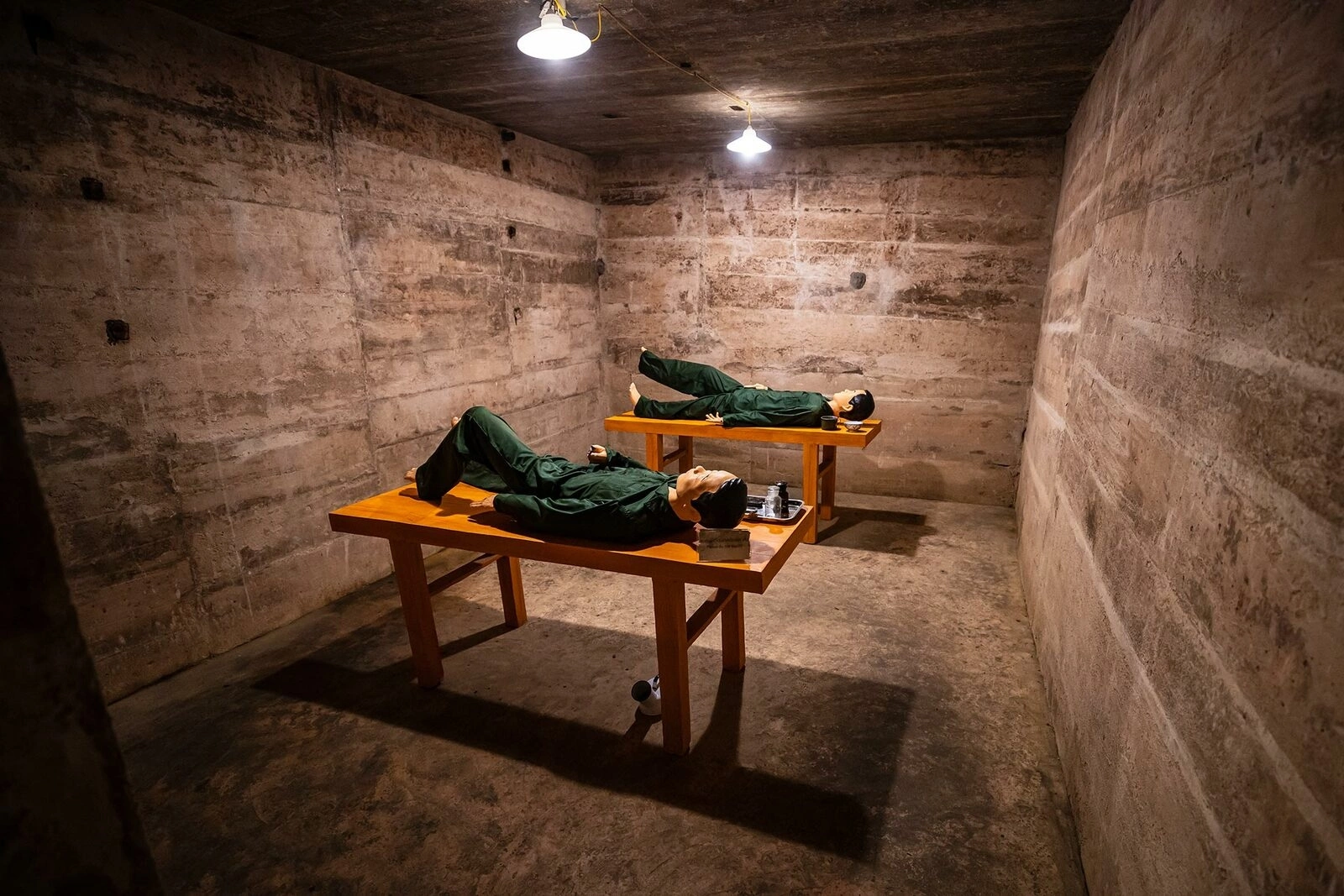 Hang Quân Y – Hành trình khám phá kỳ quan lịch sử giữa lòng Cát Bà hùng vĩ