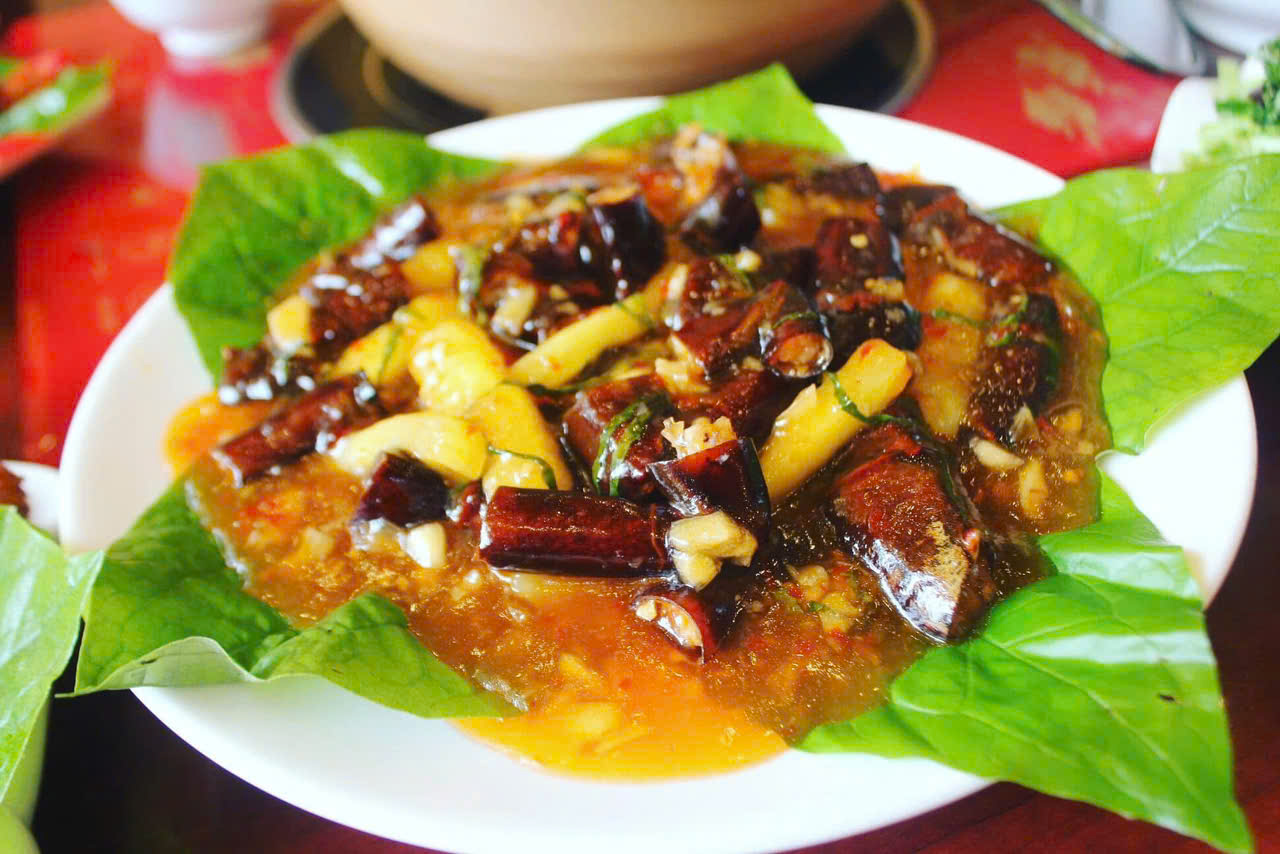 Sam biển xào chua ngọt – Dư vị mặn mòi níu chân người đến Hải Phòng